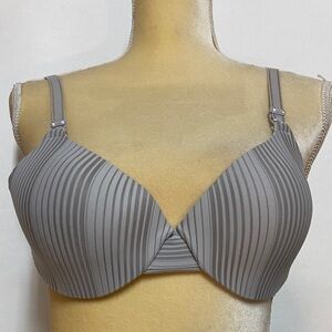 Warner’s Warner's Elegant Gray Pinstripe Bra Size 34B USAD